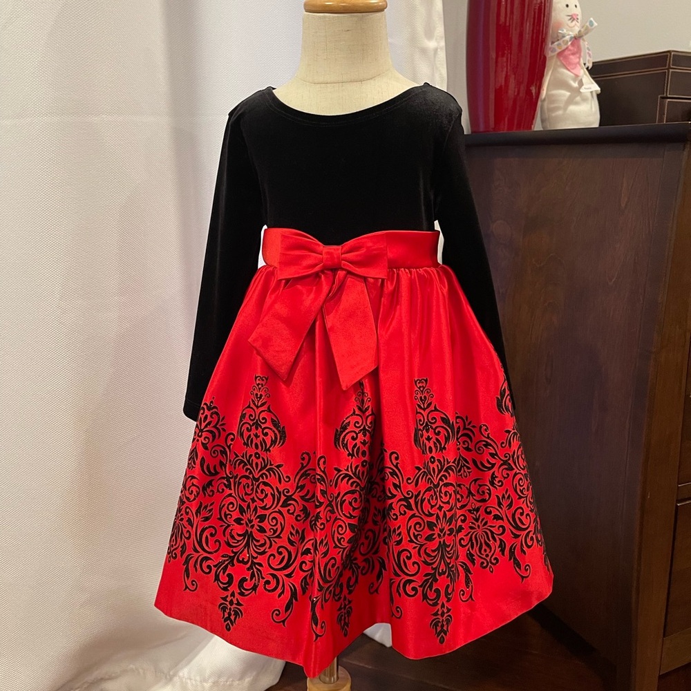 Rare Editions dress, size it’s either a 3T or 4T